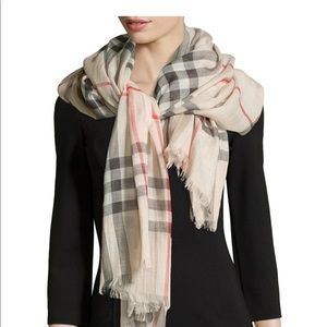 Burberry
Giant Check Gauze Scarf